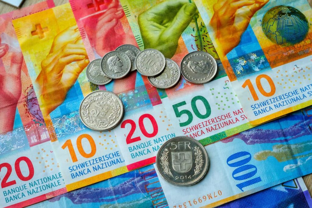 Swiss Franc Rises in European Trade: SNB Expected to Raise Rates