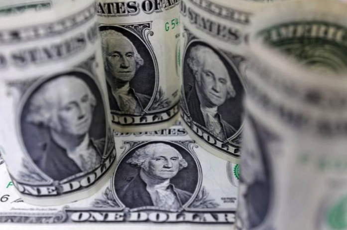 Dollar Edges Down as Fed Meeting Minutes Meet Expectations