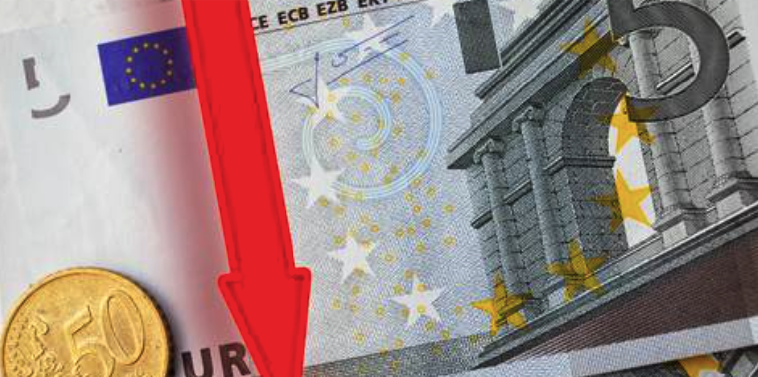Euro Sharpens Decline to Five-Week Trough on Interest Rate Gap