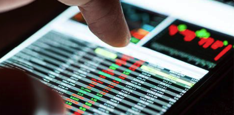 Wall Street Edges Up Ahead of US Data