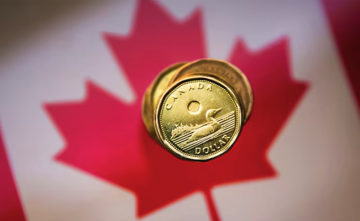 Canadian Dollar Climbs to 5-Week High Ahead of Inflation Data